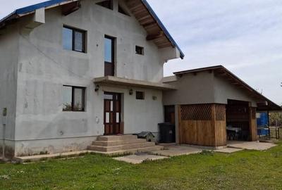 Casă cu 4 camere în Central - 1