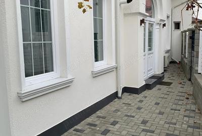 Vand casa 4 camere din caramida zona centrala - 1