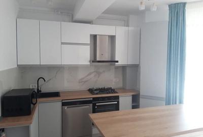 Apartament cu 3 camere decomandat, mobilat în Titan