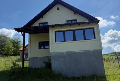 Casă cu 4 camere în Slimnic - 8