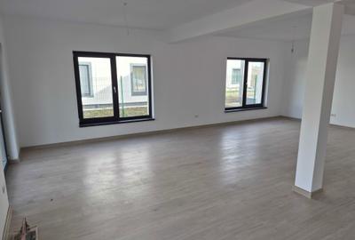 Casă cu 4 camere în Albota - 1