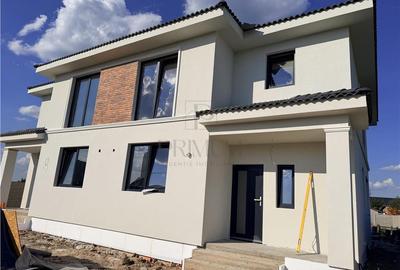 Duplex cu 4 camere cu Canalizare în Moșnița Nouă - 1