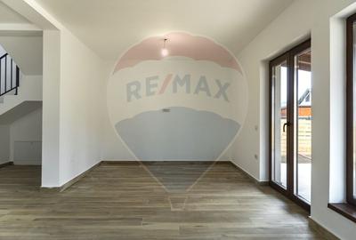 Casă cu 4 camere cu Teren 397 Mp în Tărlungeni - 23