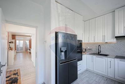 Casa cu 4 camere de vanzare in Cartierul Riviera, Oradea - 2