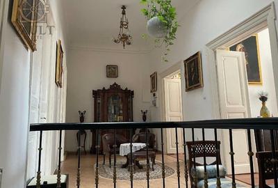 Apartament cu 4 camere decomandat, mobilat în Calea Victoriei