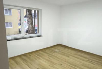 Apartament cu 4 camere decomandat în George Enescu