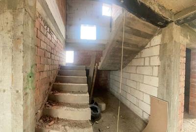 Casă cu 4 camere în Corlătești - 2