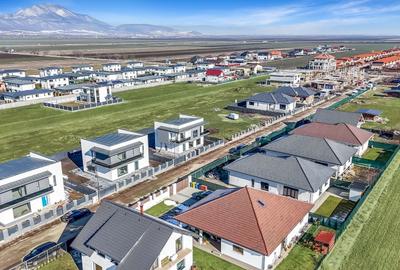 Casă individuală cu 4 camere cu Canalizare în Cristian - 2