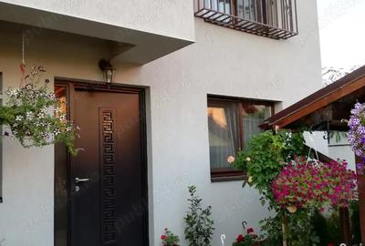 Casă cu 4 camere cu Teren 1200 Mp în Central - 1