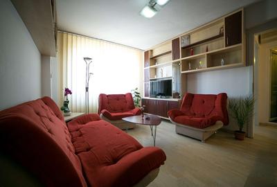 Inchiriez apartam ultracentral(Libelula)- 3 camere, centrala proprie - 1