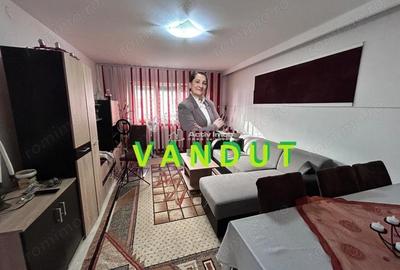 Apartament cu 3 camere decomandat în Bocșa - 4