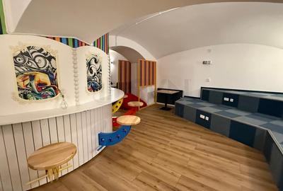 Birou, de 900 mp, în P-ța Universității - 8