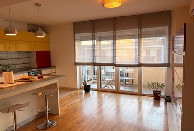 Apartament cu 3 camere decomandat, mobilat în Central - 1