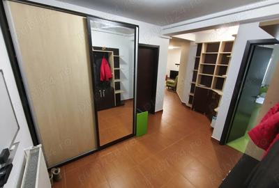 Apartament cu 3 camere semidecomandat în Central - 2