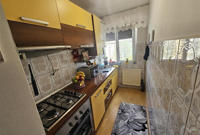 Apartament cu 2 camere decomandat, mobilat în Micro I - 6