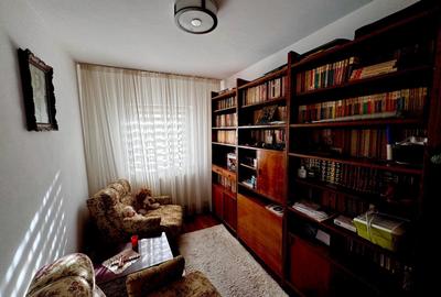 3 camere .. model decomandat ..  zona Lipovei .. etajul 3 - 8