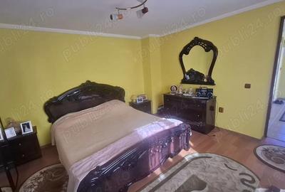 Casă cu 3 camere cu Teren 2800 Mp în Central - 2