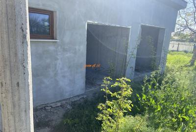 Casa de in sat Botarlau , parter si mansarda cu suprafata - 1