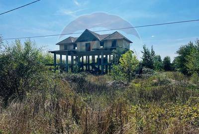 Casă / Vilă in constructie teren 3240 mp - 2