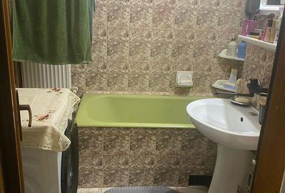 Apartament cu 2 camere decomandat în Km 5 - 4
