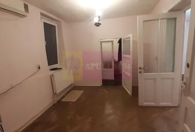 Casă cu 2 camere cu Canalizare în P-ța Romană - 8