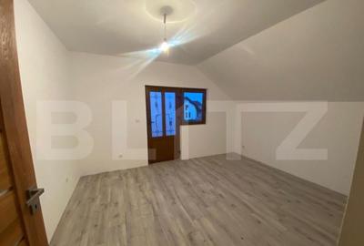 Casă cu 7 camere cu Teren 500 Mp în Central - 4