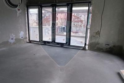 Casă cu 12 camere cu Teren 200 Mp în Vitan - 3