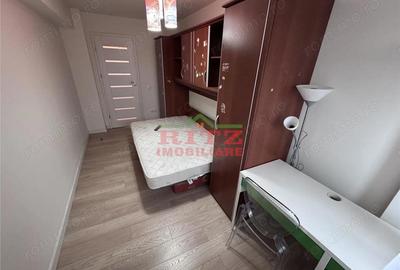 Apartament cu 3 camere decomandat în - 10