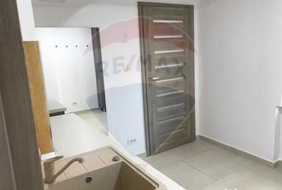 Spațiu comercial, de 50 mp, în Central - 6