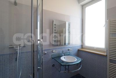 Apartament insorit cu 4 camere si terasa generoasa, 2 garaje - 12