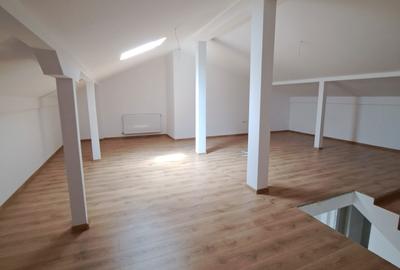 Casă cu 4 camere în Roșu