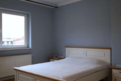 Apartament cu 3 camere, mobilat în Universitate