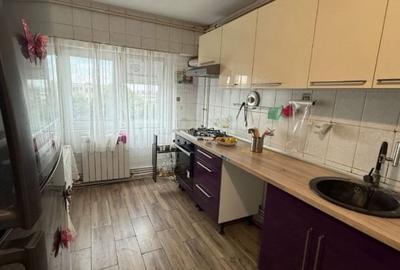 Apartament cu 3 camere decomandat în Brotăcei - 4