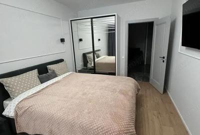 Apartament cu 2 camere decomandat în Tractorul
