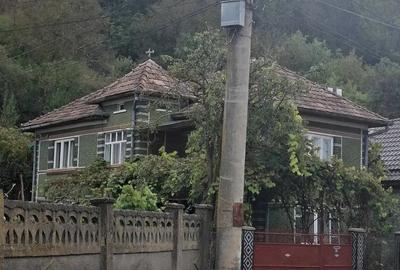 Casă cu 6 camere cu Teren 500 Mp în Central