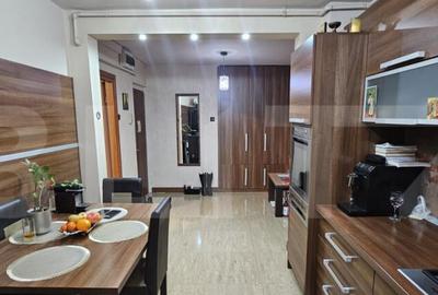 Apartament cu 3 camere decomandat în Central - 9