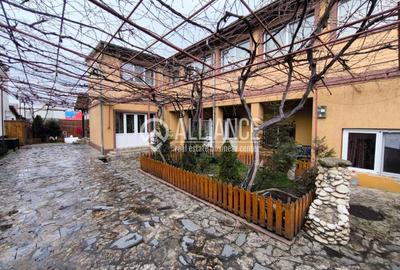 Casă cu 10 camere cu Canalizare în CET - 28