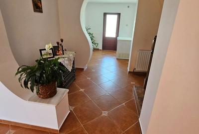 Casă cu 4 camere cu Teren 700 Mp în Central - 10