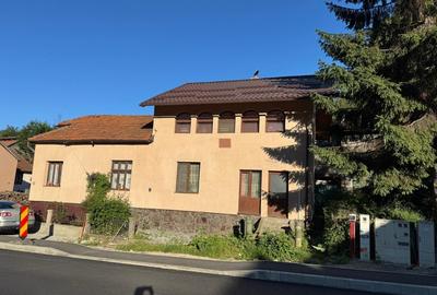 Comuna Bran, str. Pricipala, casa partial renovata, P + E, dependinte, foisor - 1