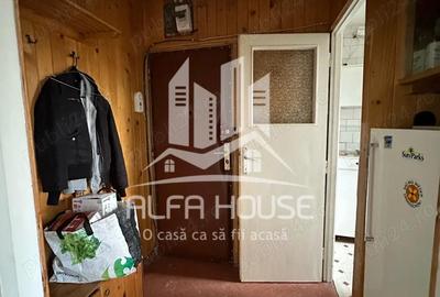 Apartament cu 3 camere semidecomandat în Govândari