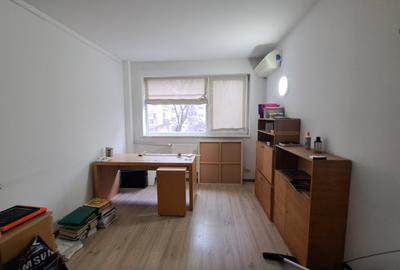 Apartament 3 camere, renovat, poziție retrasă (nu la bulevard) – Metrou 500 m - 55