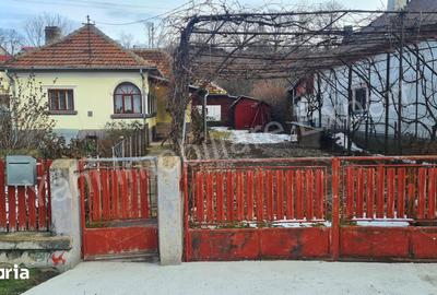 Casă cu 3 camere cu Teren 1378 Mp în Corbeni - 8