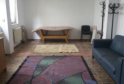 Casa tip vila mansardata, centrala si curte proprie, loc de parcare, 8min metrou - 8