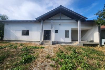 Casa individuala cu 3 camere,130 mp utili,450 mp teren,Sard