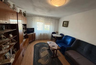 Apartament cu 3 camere decomandat în Tomis III