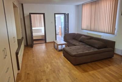 Apartament cu 2 camere semidecomandat în Cantemir