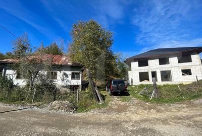 Casa la rosu in zona Bargau - 2