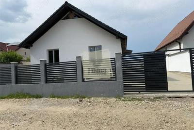 Casa individuala la cheie 4 camere 2 bai teren 500 mp Sura Mica
