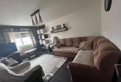 Apartament cu 3 camere decomandat în 1 Mai