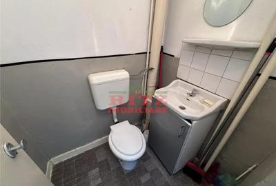 Apartament cu 3 camere semidecomandat în Central - 1